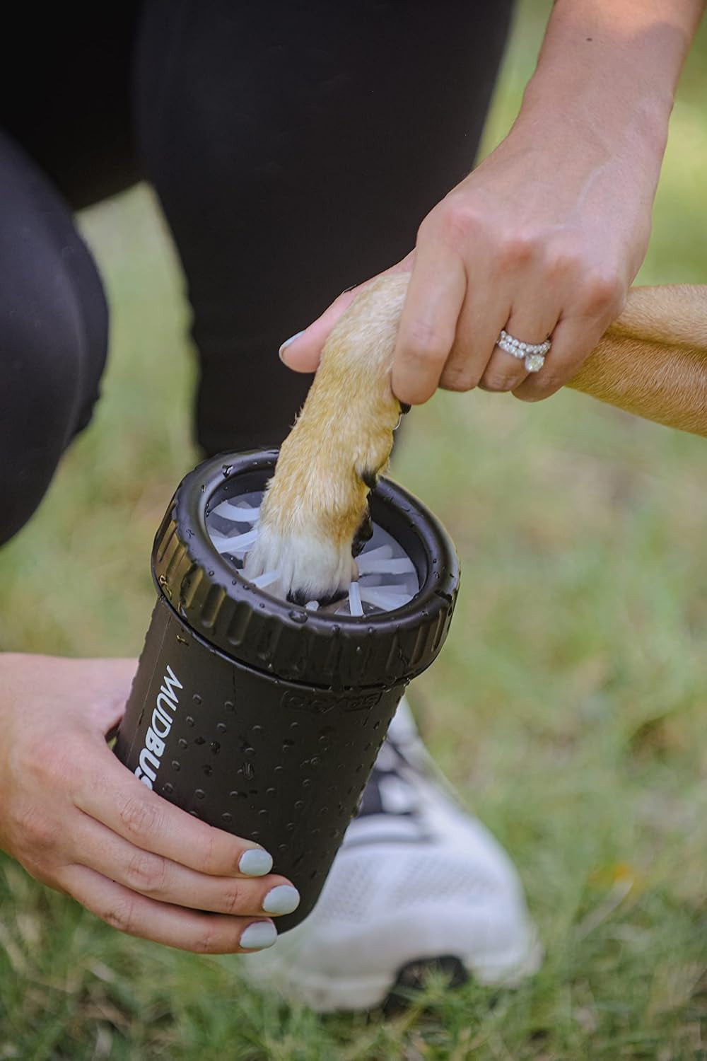 Medium Dog Paw Cleaner, Matte Black 